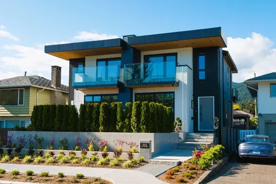 324 East 18 Street, North Vancouver For Sale - image 2
