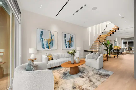 324 East 18 Street, North Vancouver For Sale - image 3