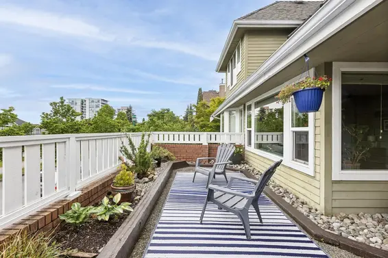 7 240 East Keith Road, North Vancouver