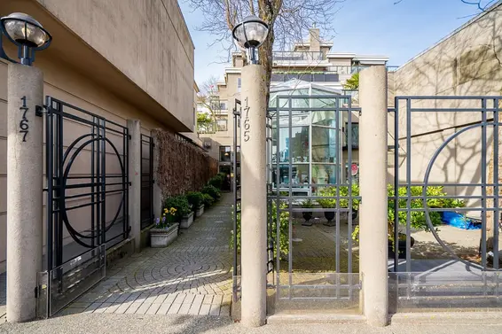 204 1765 Marine Drive, West Vancouver For Sale - image 2