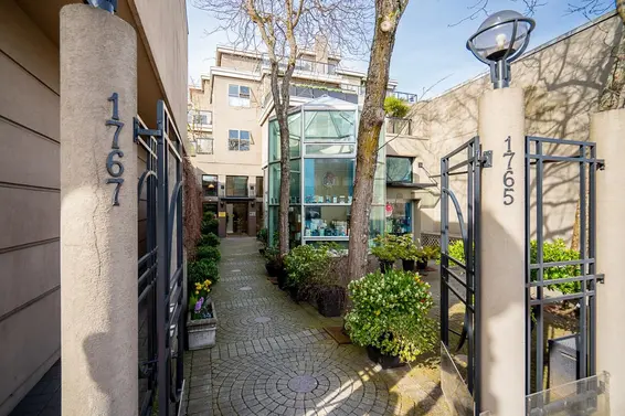 204 1765 Marine Drive, West Vancouver For Sale - image 3