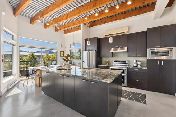 301 1075 West 1st Street, North Vancouver