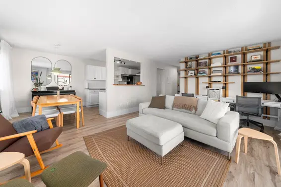 202 1610 Chesterfield Avenue, North Vancouver