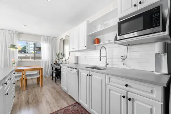 202 1610 Chesterfield Avenue, North Vancouver For Sale - image 11