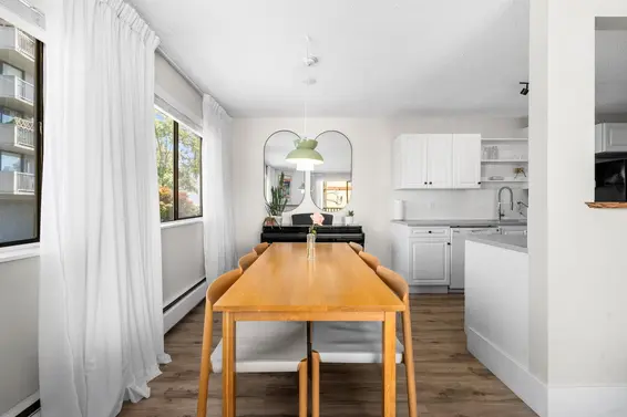 202 1610 Chesterfield Avenue, North Vancouver For Sale - image 3