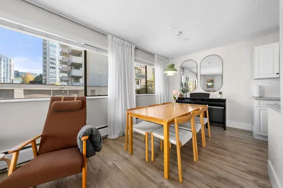 202 1610 Chesterfield Avenue, North Vancouver For Sale - image 4