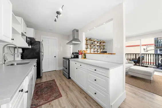 202 1610 Chesterfield Avenue, North Vancouver For Sale - image 8