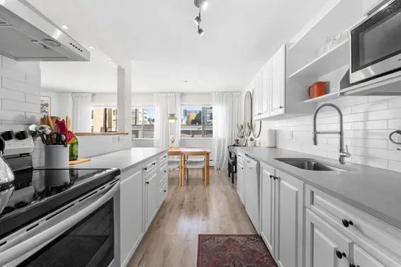 202 1610 Chesterfield Avenue, North Vancouver For Sale - image 9