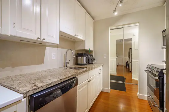 304 327 West 2nd Street, North Vancouver For Sale - image 5