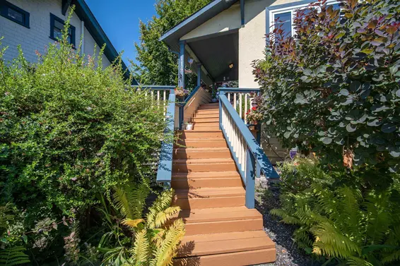 114 West Kings Road, North Vancouver For Sale - image 3