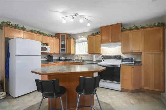 1360 Emerson Way, North Vancouver For Sale - image 10