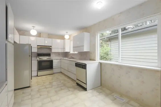 1360 Emerson Way, North Vancouver For Sale - image 4