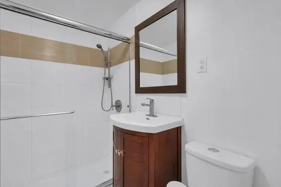 1 1420 Chesterfield Avenue, North Vancouver For Sale - image 10