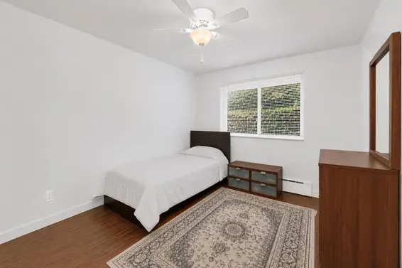 1 1420 Chesterfield Avenue, North Vancouver For Sale - image 11