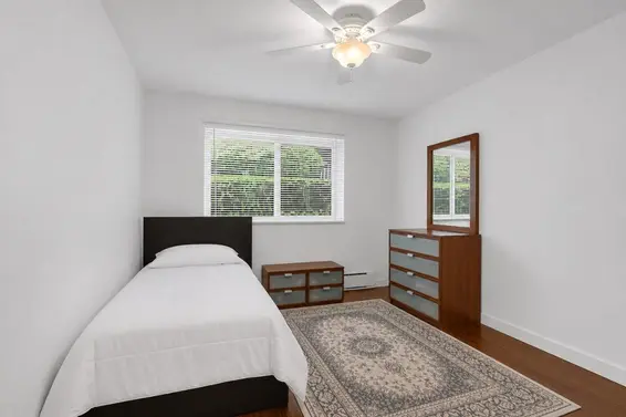 1 1420 Chesterfield Avenue, North Vancouver For Sale - image 12