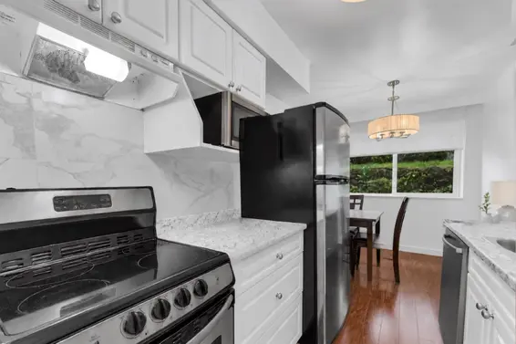 1 1420 Chesterfield Avenue, North Vancouver For Sale - image 7