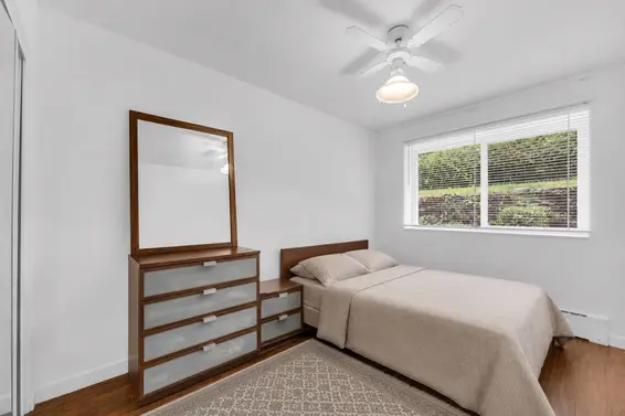 1 1420 Chesterfield Avenue, North Vancouver For Sale - image 8