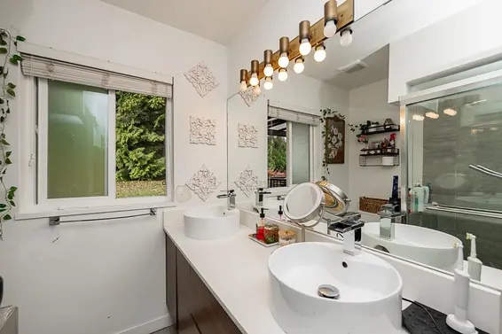 4377 Mountain Highway, North Vancouver For Sale - image 15