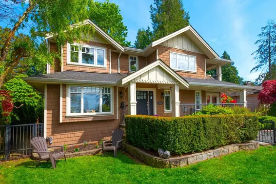 1050 11th Street, West Vancouver