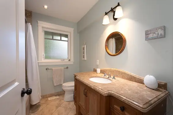 1050 11th Street, West Vancouver For Sale - image 13