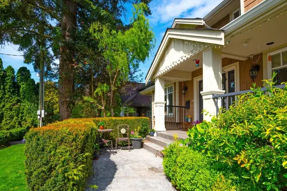 1050 11th Street, West Vancouver For Sale - image 2