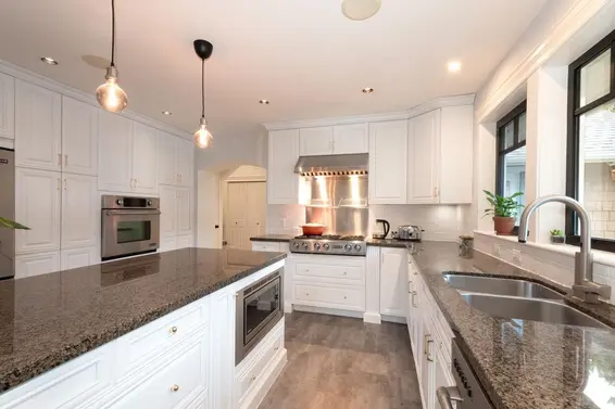 1050 11th Street, West Vancouver For Sale - image 9