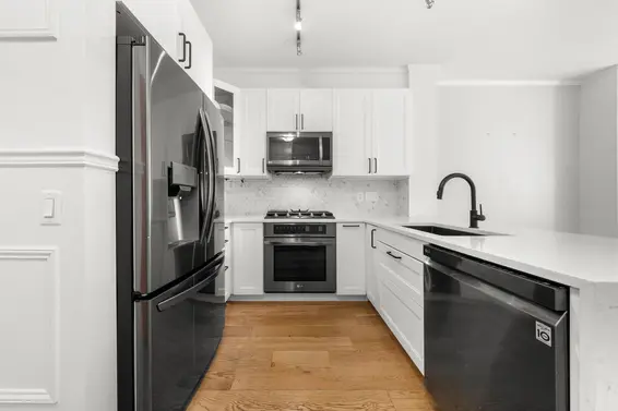 417 119 West 22nd Street, North Vancouver For Sale - image 2