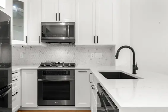 417 119 West 22nd Street, North Vancouver For Sale - image 3