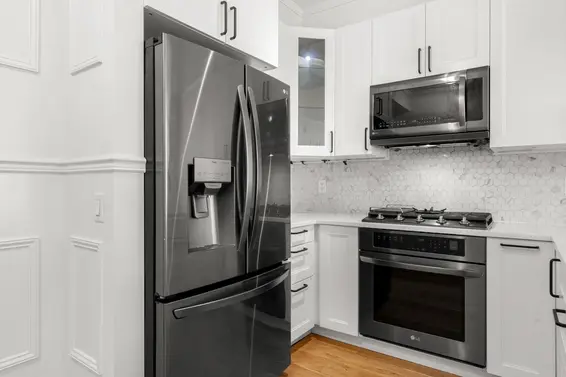 417 119 West 22nd Street, North Vancouver For Sale - image 4