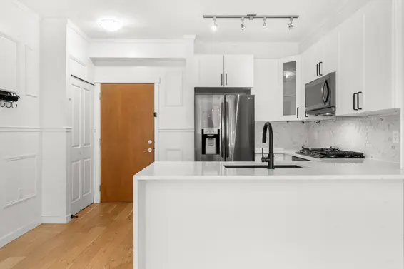 417 119 West 22nd Street, North Vancouver For Sale - image 9