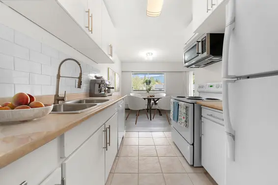 15 834 Premier Street, North Vancouver For Sale - image 3