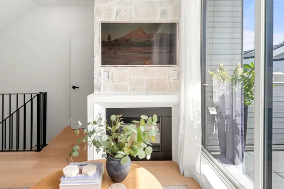 224 650 East 2nd Street, North Vancouver For Sale - image 3