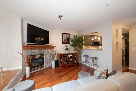 6 1015 Lynn Valley Road, North Vancouver For Sale - image 4