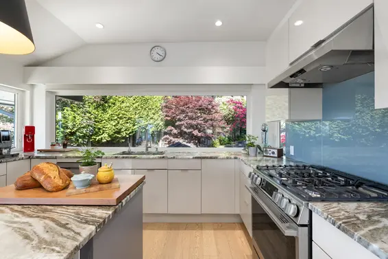 6485 Madrona Crescent, West Vancouver For Sale - image 13