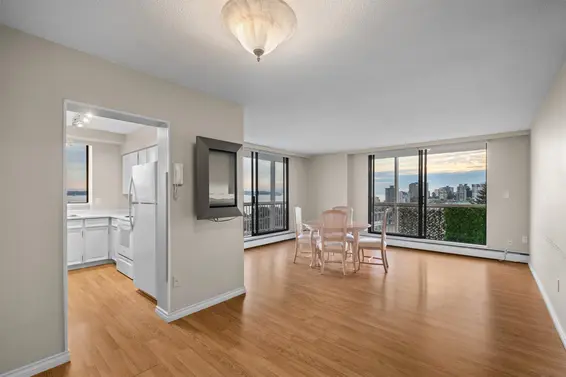 902 1390 Duchess Avenue, West Vancouver For Sale - image 2