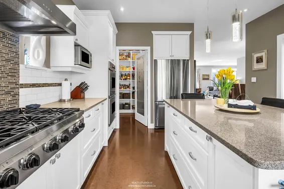 938 Beaumont Drive, North Vancouver For Sale - image 11