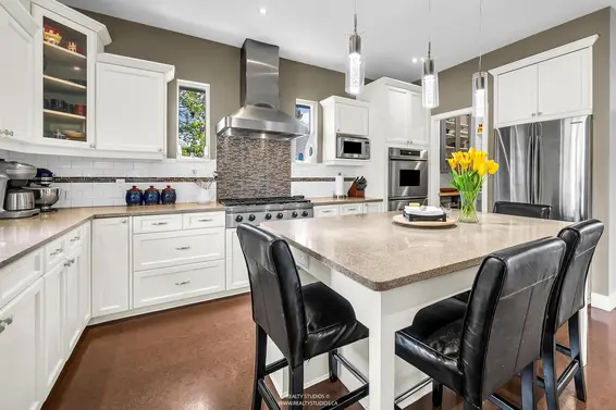 938 Beaumont Drive, North Vancouver For Sale - image 12