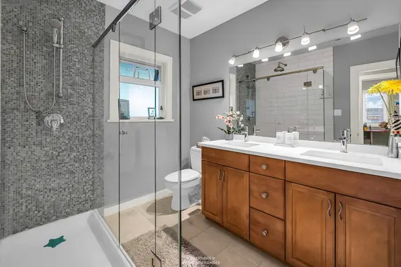 938 Beaumont Drive, North Vancouver For Sale - image 23