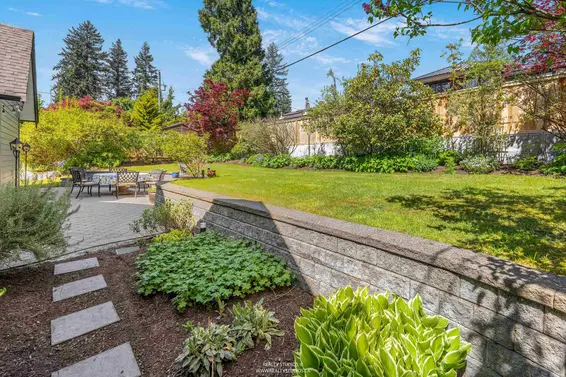 938 Beaumont Drive, North Vancouver For Sale - image 37