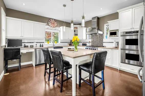 938 Beaumont Drive, North Vancouver For Sale - image 9