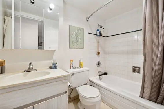 204 2016 Fullerton Avenue, North Vancouver For Sale - image 5