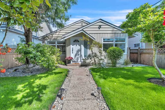 1698 Garden Avenue, North Vancouver