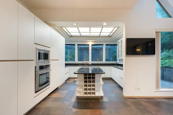 4779 Woodley Drive, West Vancouver For Sale - image 9