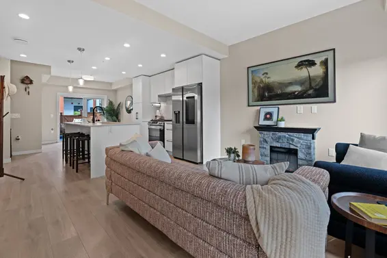 161 565 East 2nd Street, North Vancouver For Sale - image 3