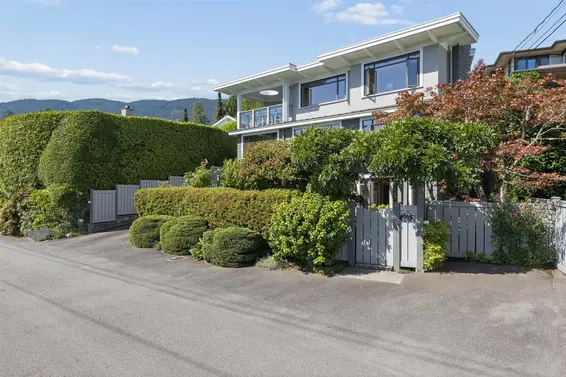 2621 Bellevue Avenue, West Vancouver For Sale - image 3
