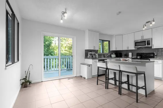 1835 Arborlynn Drive, North Vancouver For Sale - image 11