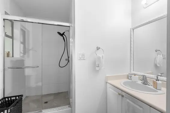 1835 Arborlynn Drive, North Vancouver For Sale - image 30