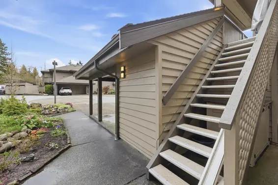 906 Roche Point Drive, North Vancouver For Sale - image 4