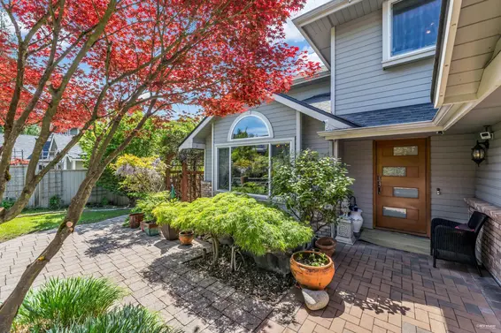 929 Melbourne Avenue, North Vancouver For Sale - image 2