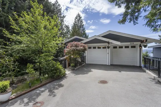 220 Panorama Road, Lions Bay For Sale - image 2
